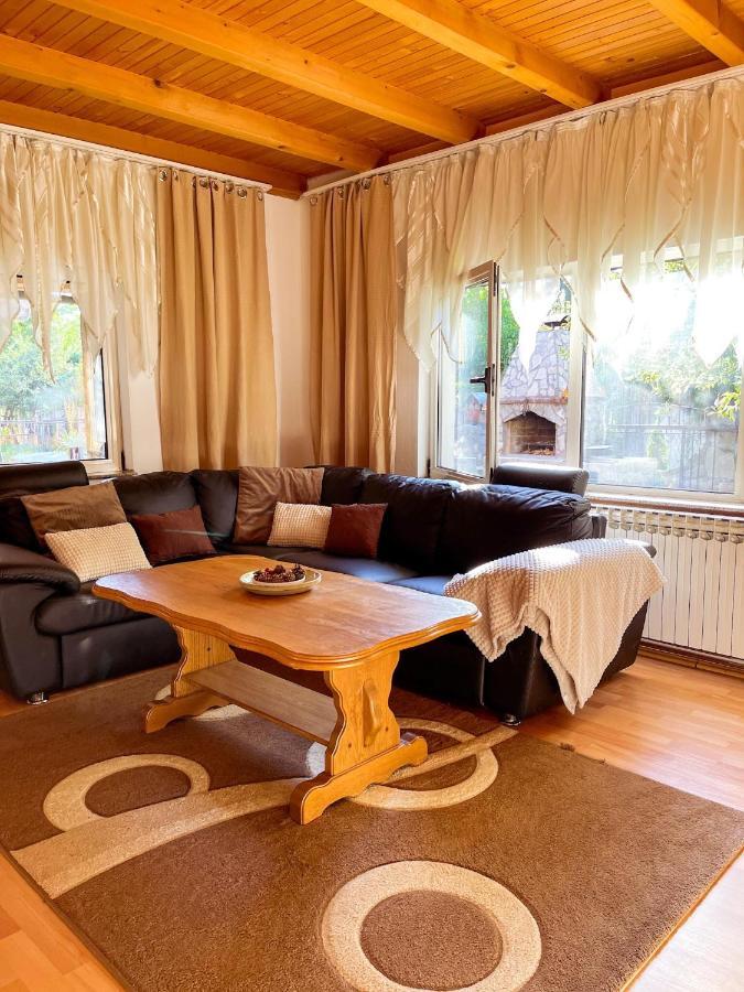 Adella Apartment ซาราเยโว ภายนอก รูปภาพ